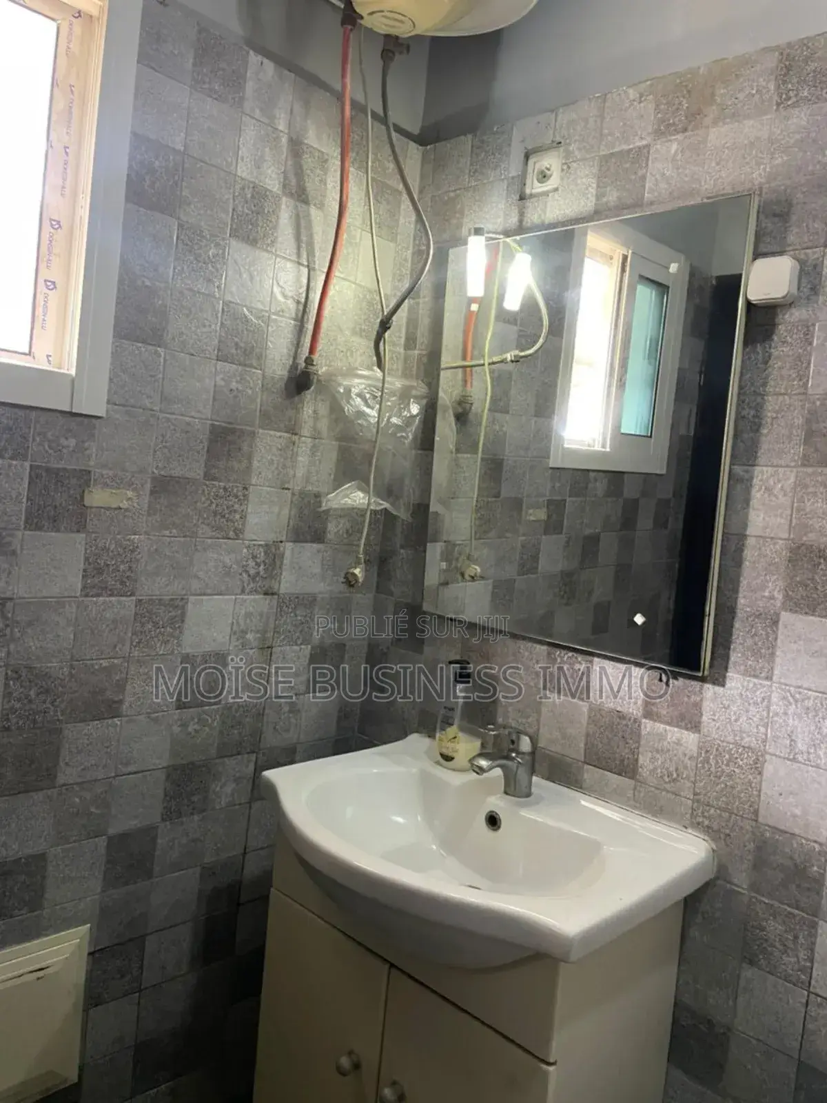 Furnished 1chbre Maison dans Moïse Business &, Lumumba à Louer