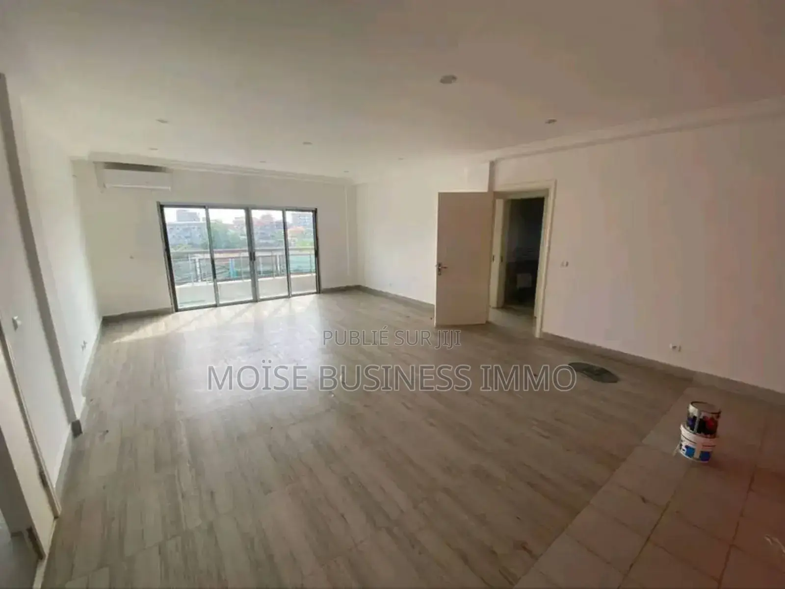 2chbre Appartement dans Moïse Business &, Lumumba à Louer