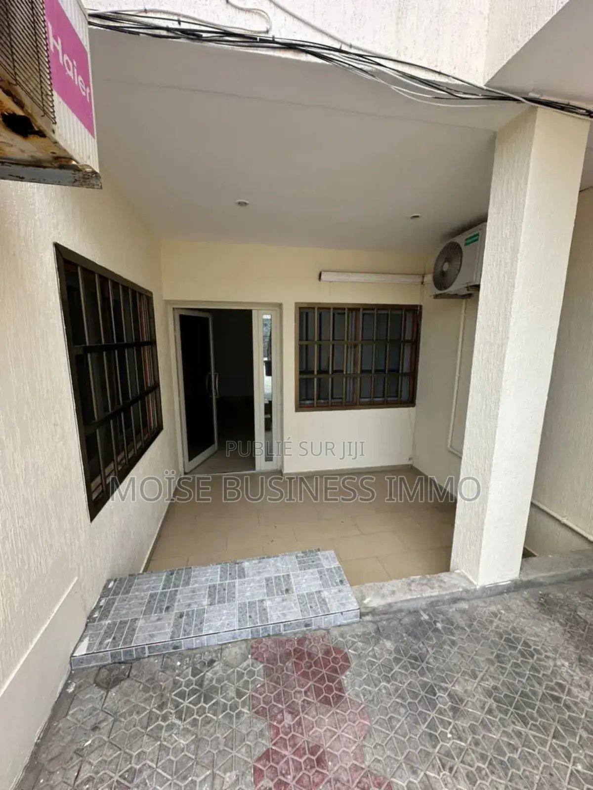 3chbre Appartement dans Moïse Business &, Lumumba à Louer