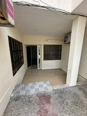 3chbre Appartement dans Moïse Business &, Lumumba à Louer