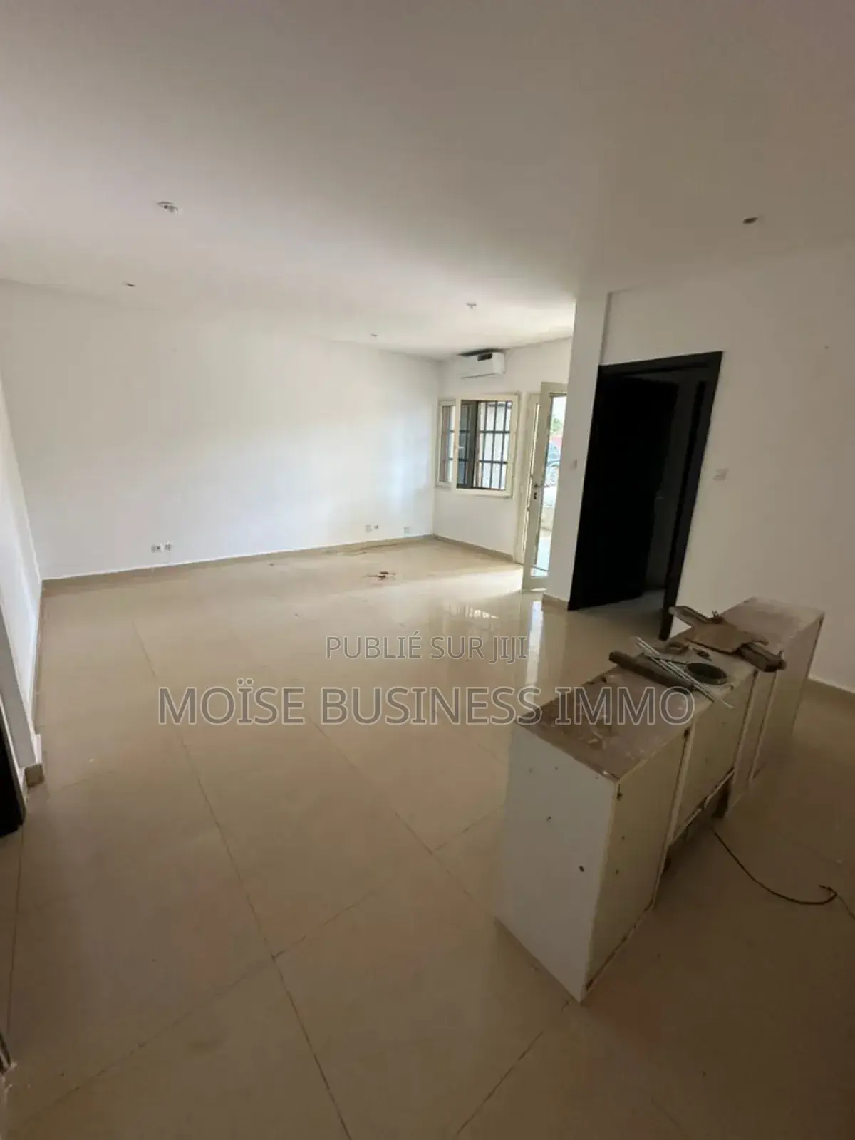 3chbre Appartement dans Moïse Business &, Lumumba à Louer