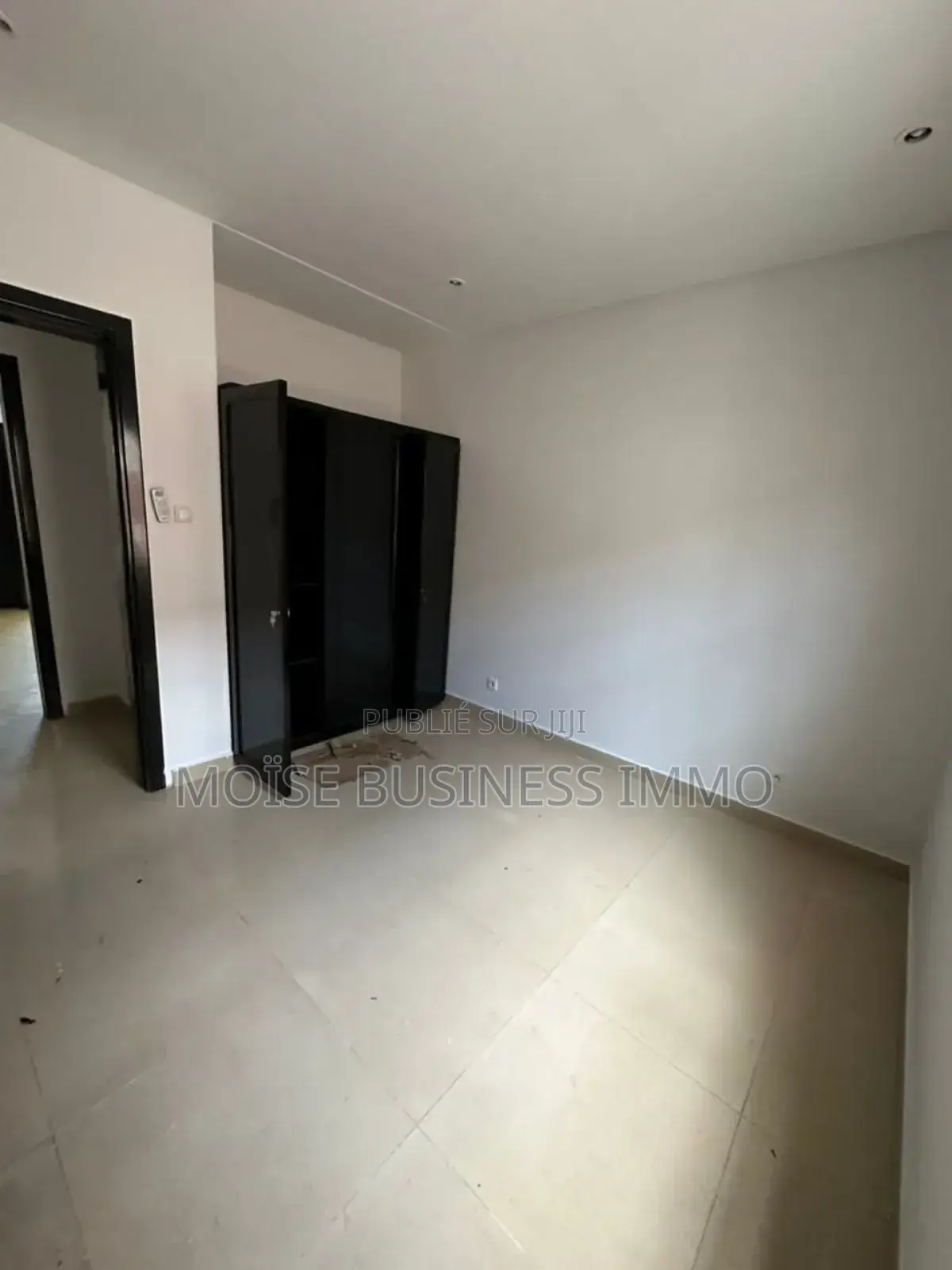 3chbre Appartement dans Moïse Business &, Lumumba à Louer