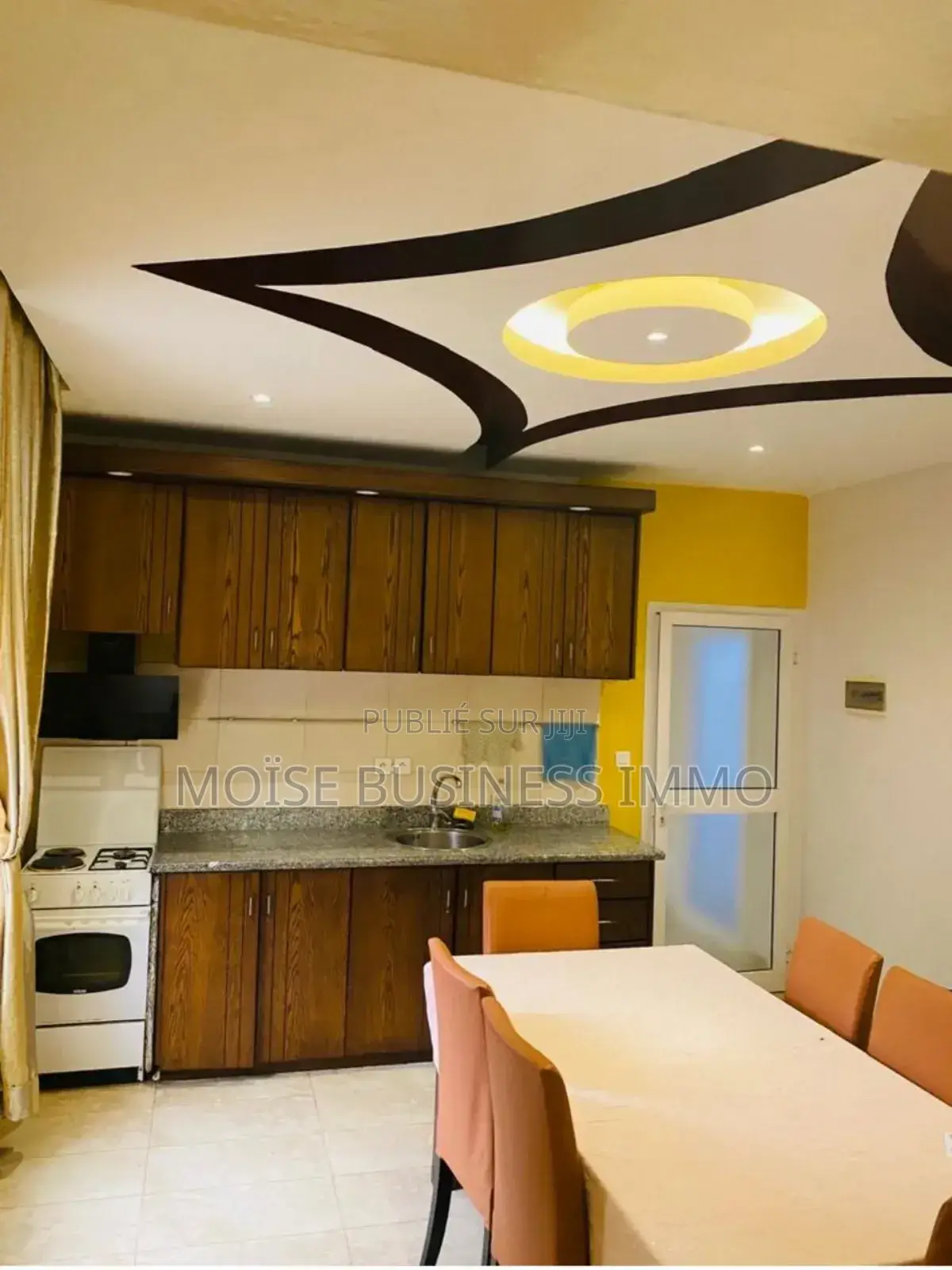 Furnished 2chbre Appartement dans Moïse Business &, Lumumba à Louer