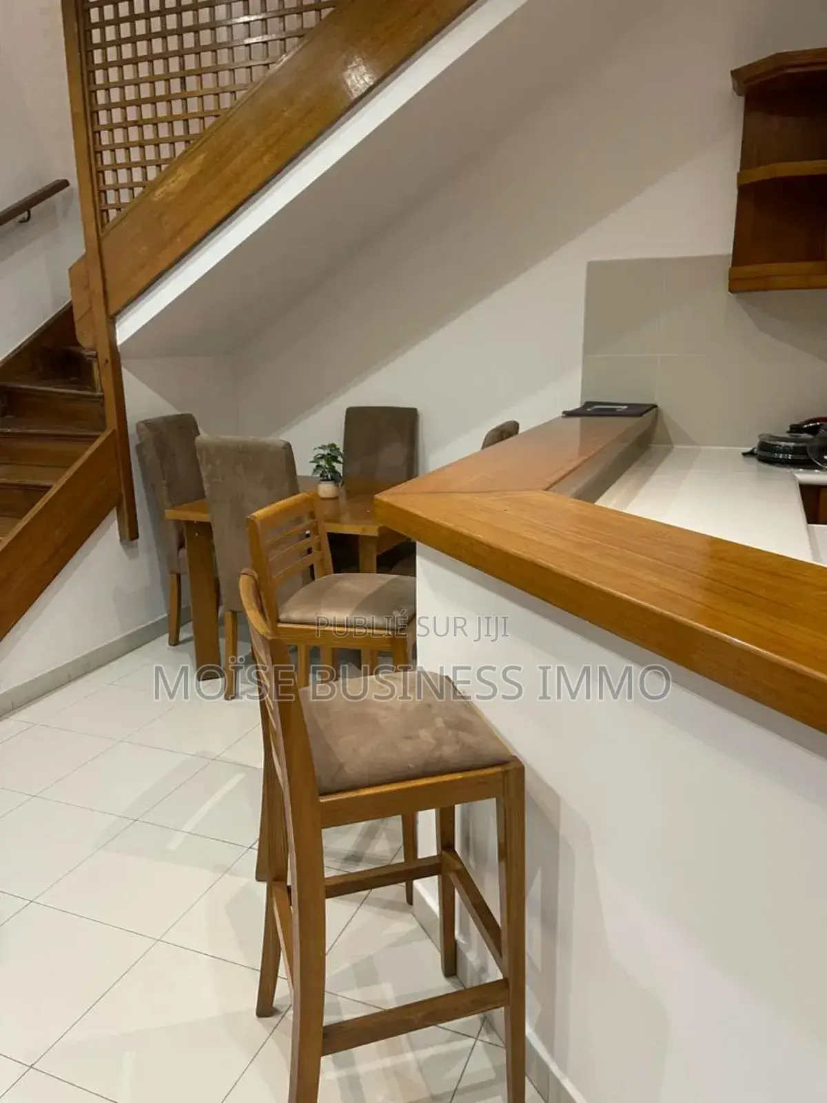 Furnished 1chbre Duplex dans Moïse Business &, Lumumba à Louer