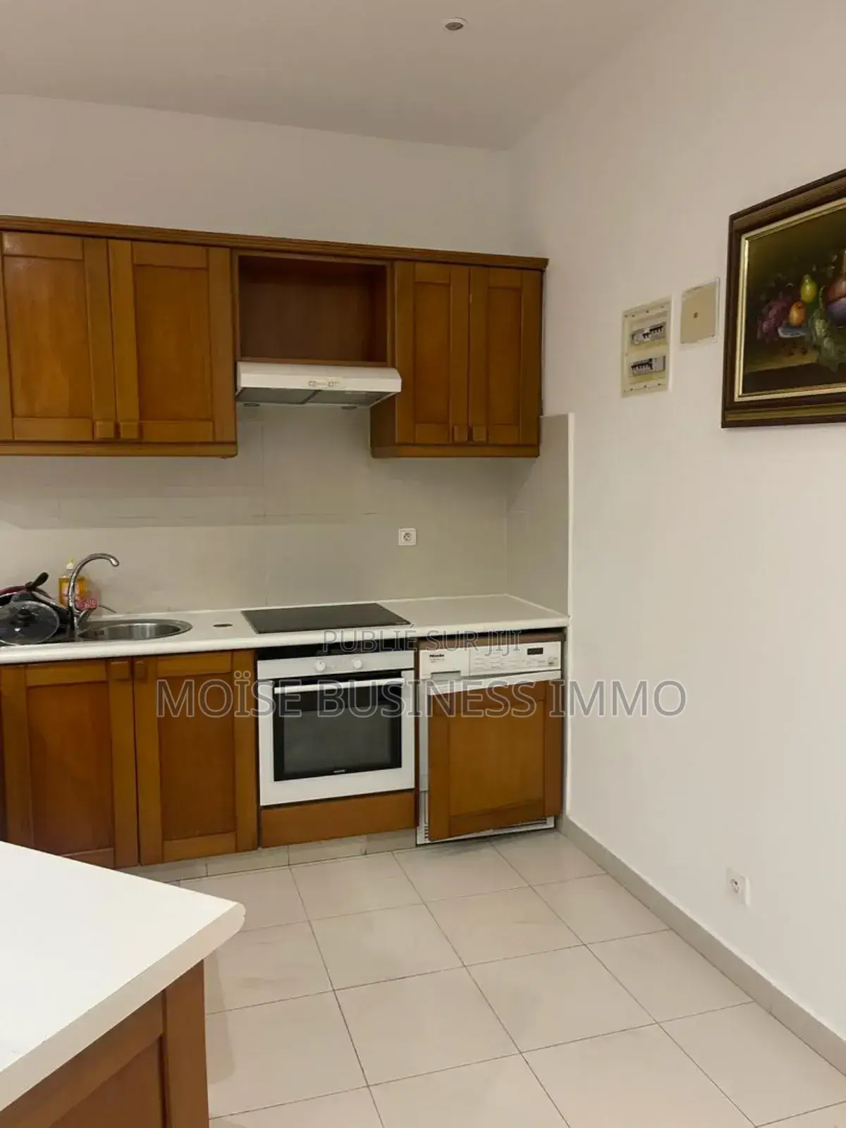 Furnished 1chbre Duplex dans Moïse Business &, Lumumba à Louer