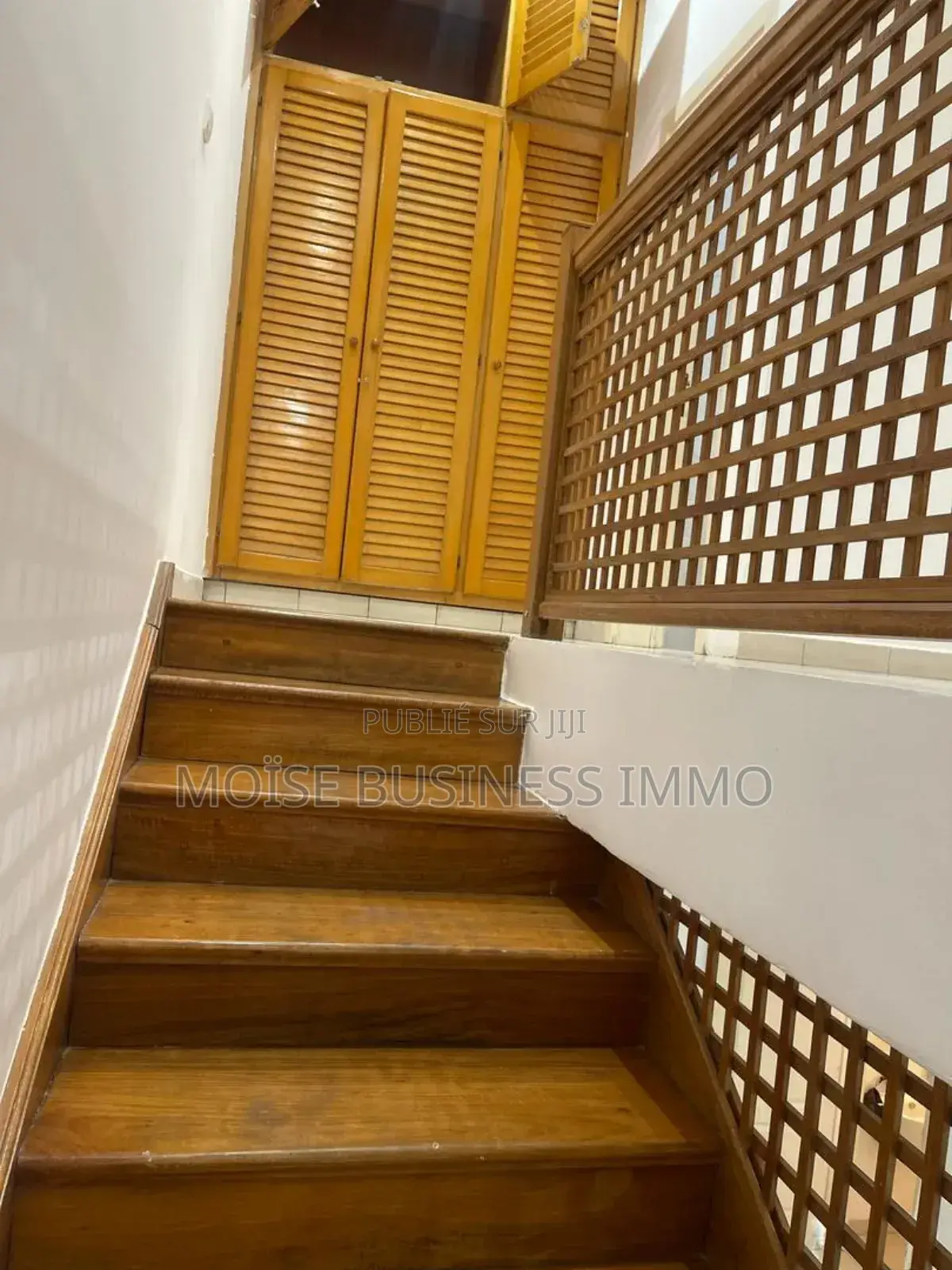 Furnished 1chbre Duplex dans Moïse Business &, Lumumba à Louer