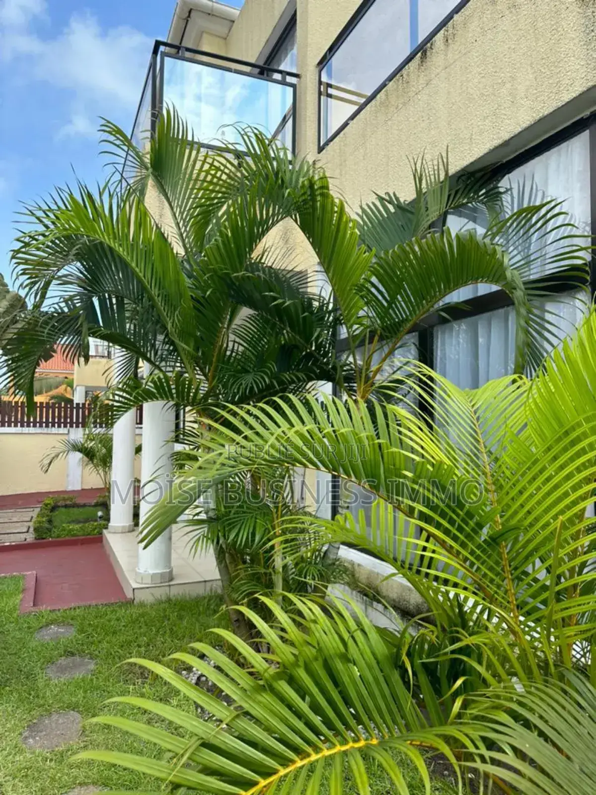 Furnished 3chbre Villa dans Moïse Business &, Lumumba à Louer