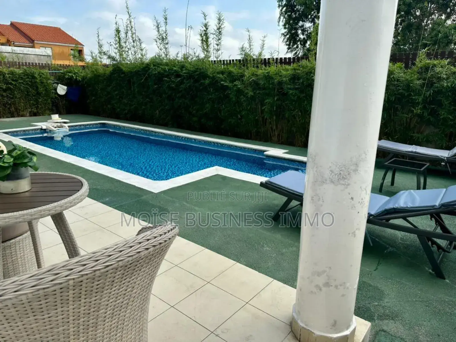 Furnished 3chbre Villa dans Moïse Business &, Lumumba à Louer