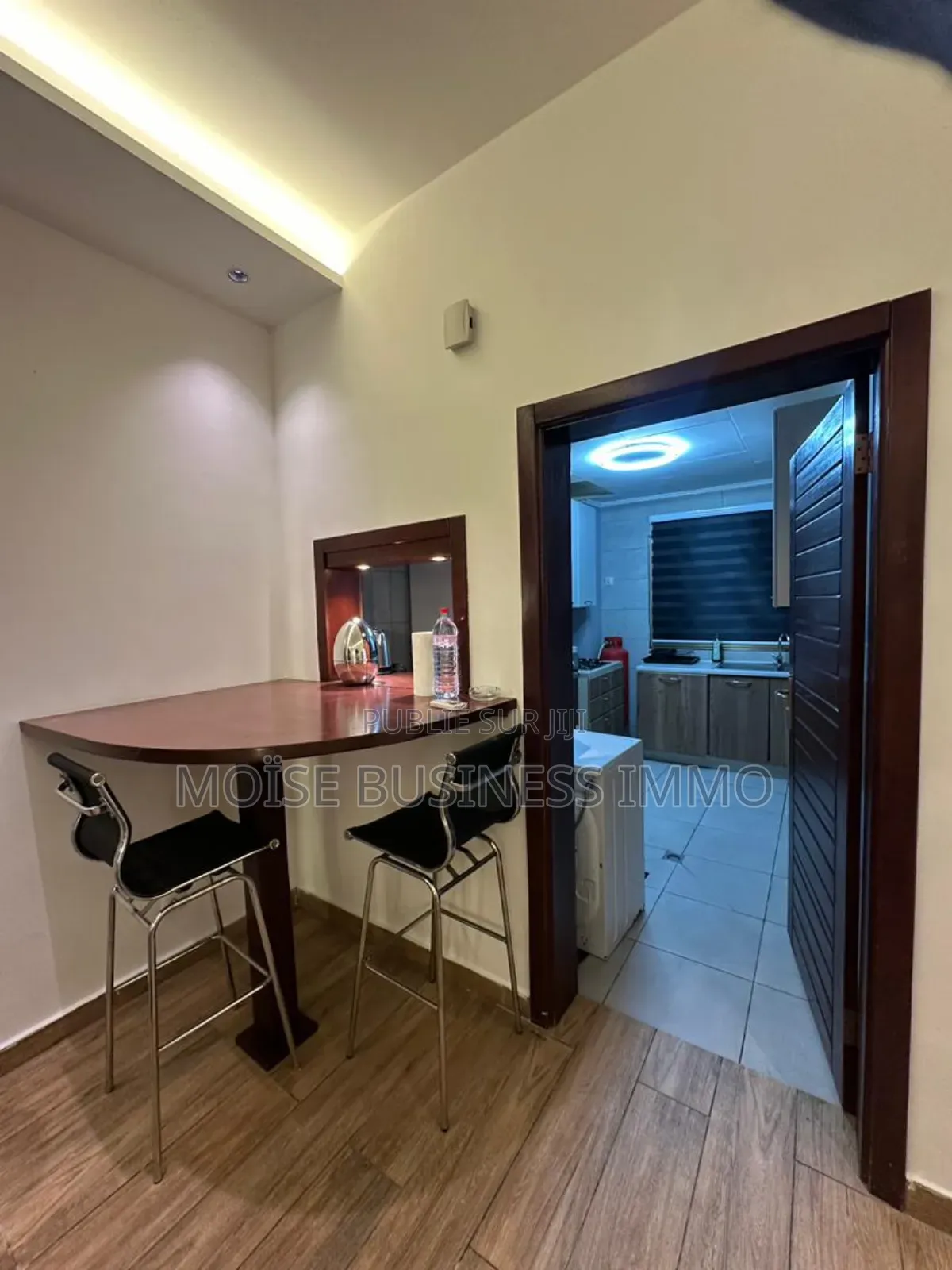 Furnished 1chbre Appartement dans Moïse Business &, Lumumba à Louer