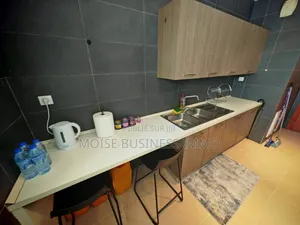 Furnished 2chbre Appartement dans Moïse Business &, Lumumba à Louer