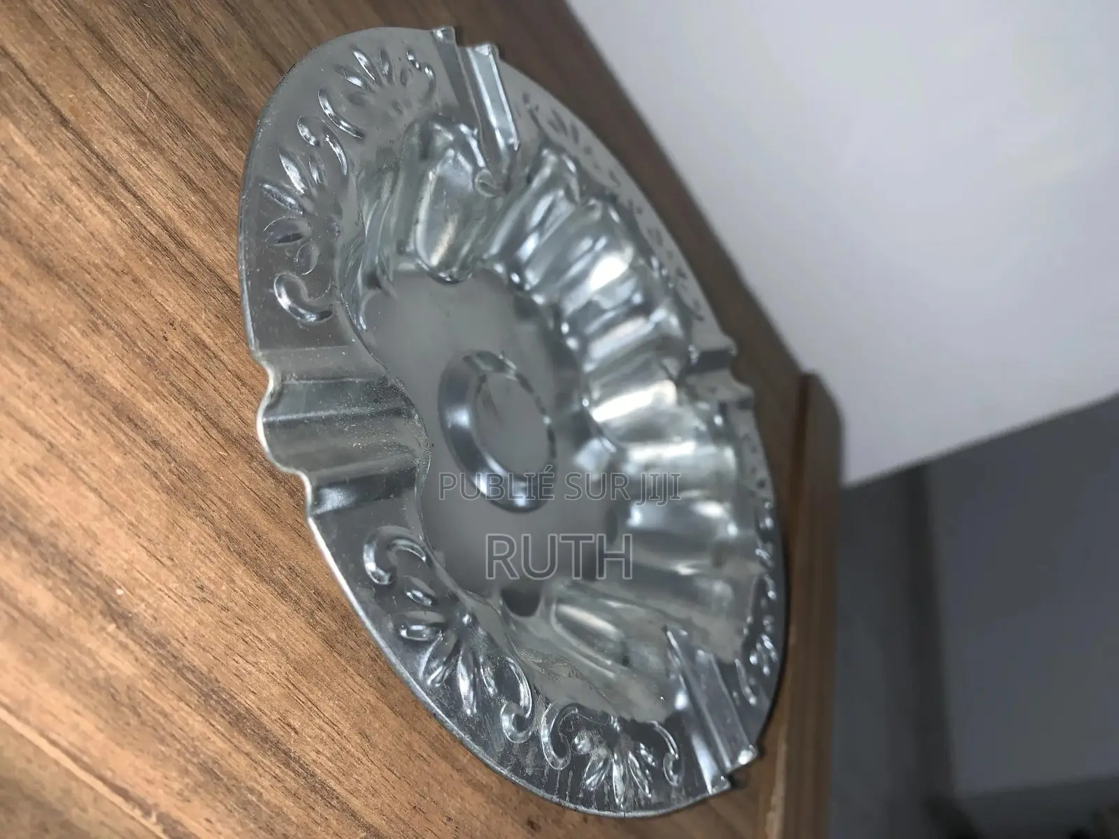 Cendrier Métal Élégant – 500f