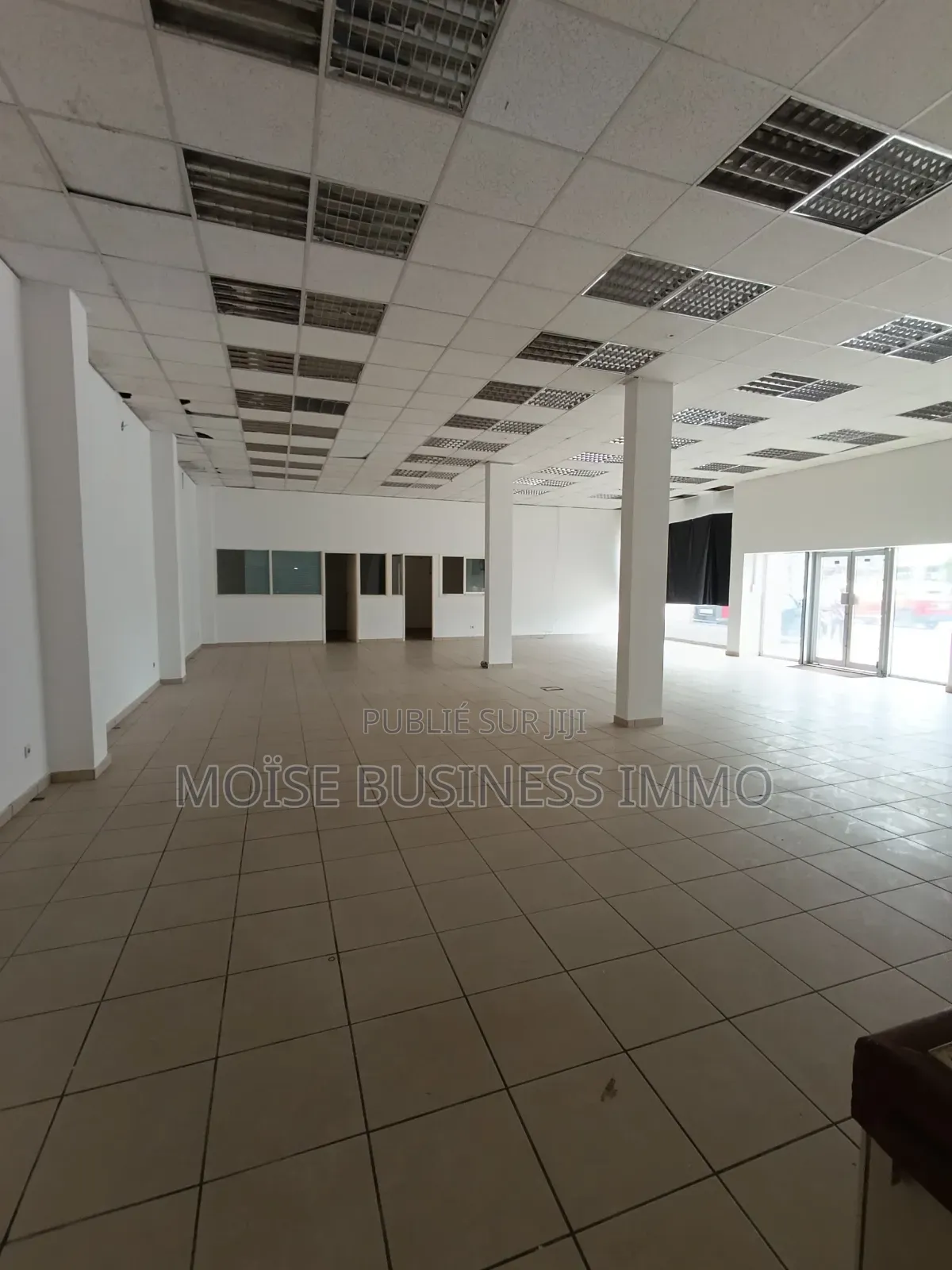 Local Commercial Au Centre-Ville Sur Charle De Gaulle 3 Millions TTC