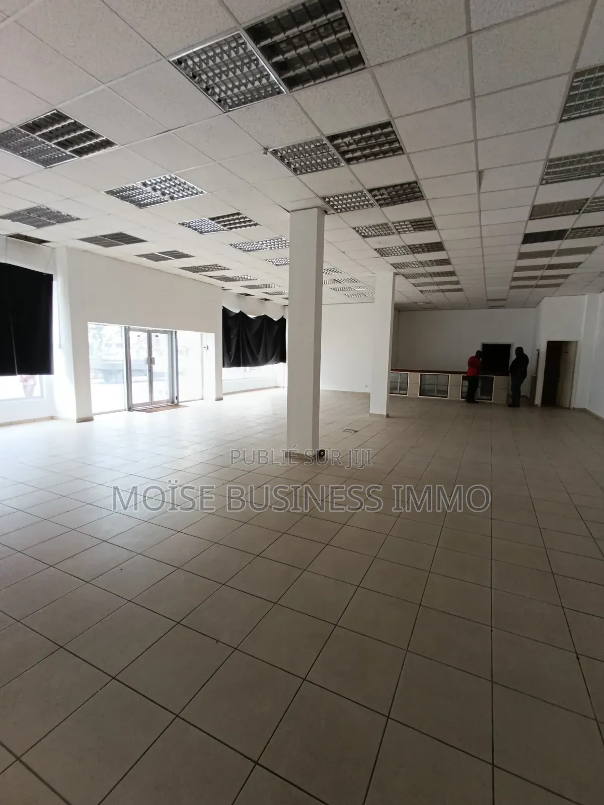 Local Commercial Au Centre-Ville Sur Charle De Gaulle 3 Millions TTC