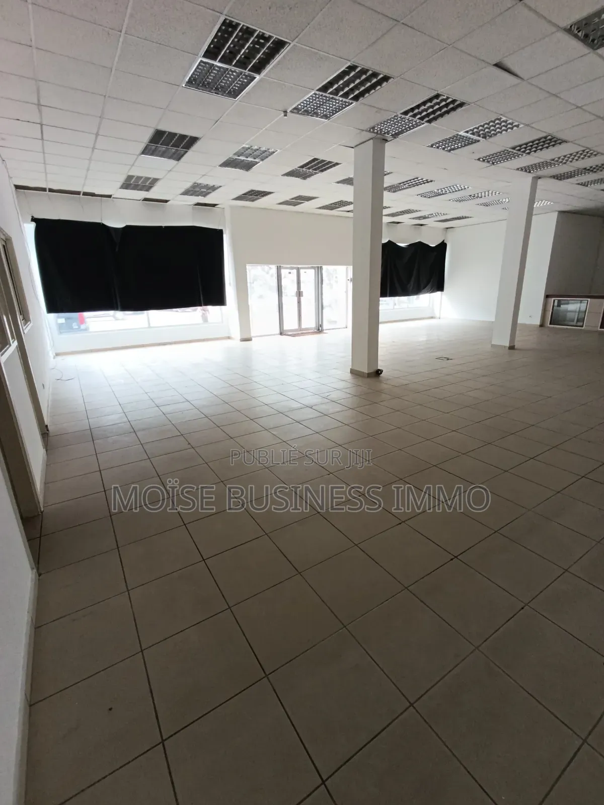 Local Commercial Au Centre-Ville Sur Charle De Gaulle 3 Millions TTC
