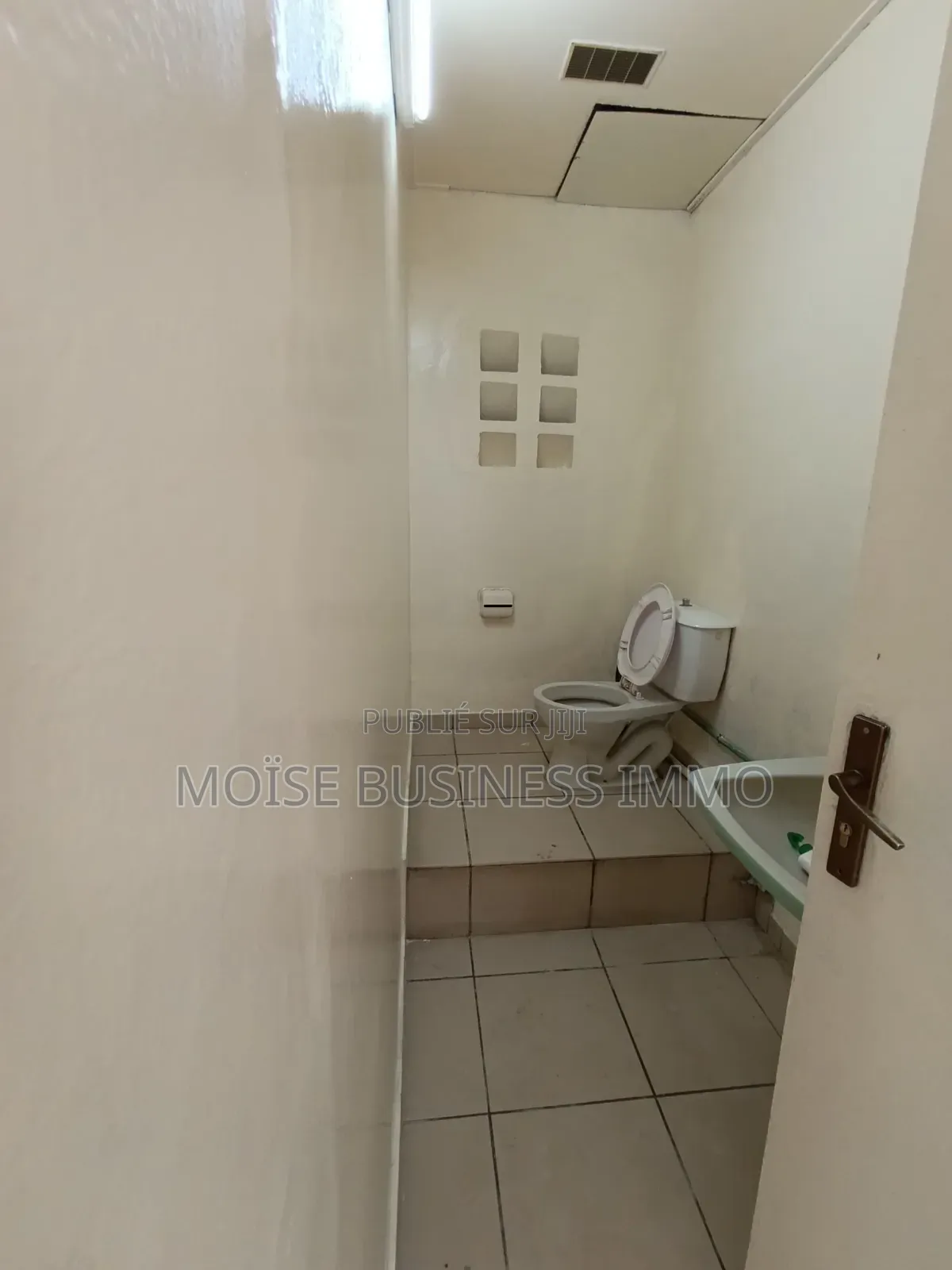 Local Commercial Au Centre-Ville Sur Charle De Gaulle 3 Millions TTC