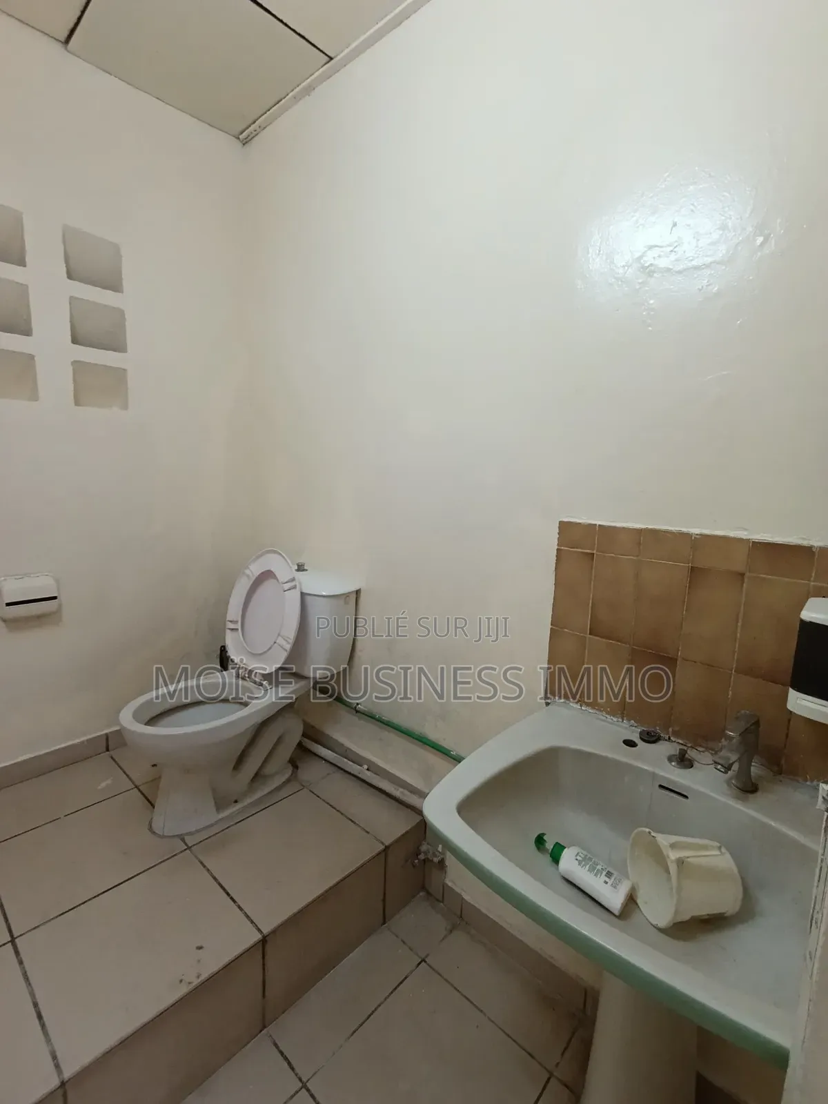 Local Commercial Au Centre-Ville Sur Charle De Gaulle 3 Millions TTC