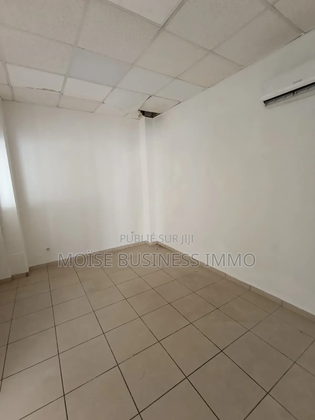 Local Commercial Au Centre-Ville Sur Charle De Gaulle 3 Millions TTC