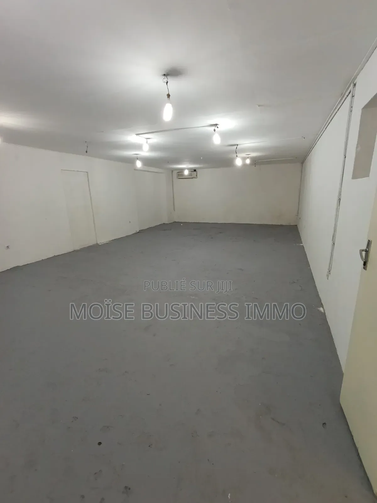 Local Commercial Au Centre-Ville Sur Charle De Gaulle 3 Millions TTC