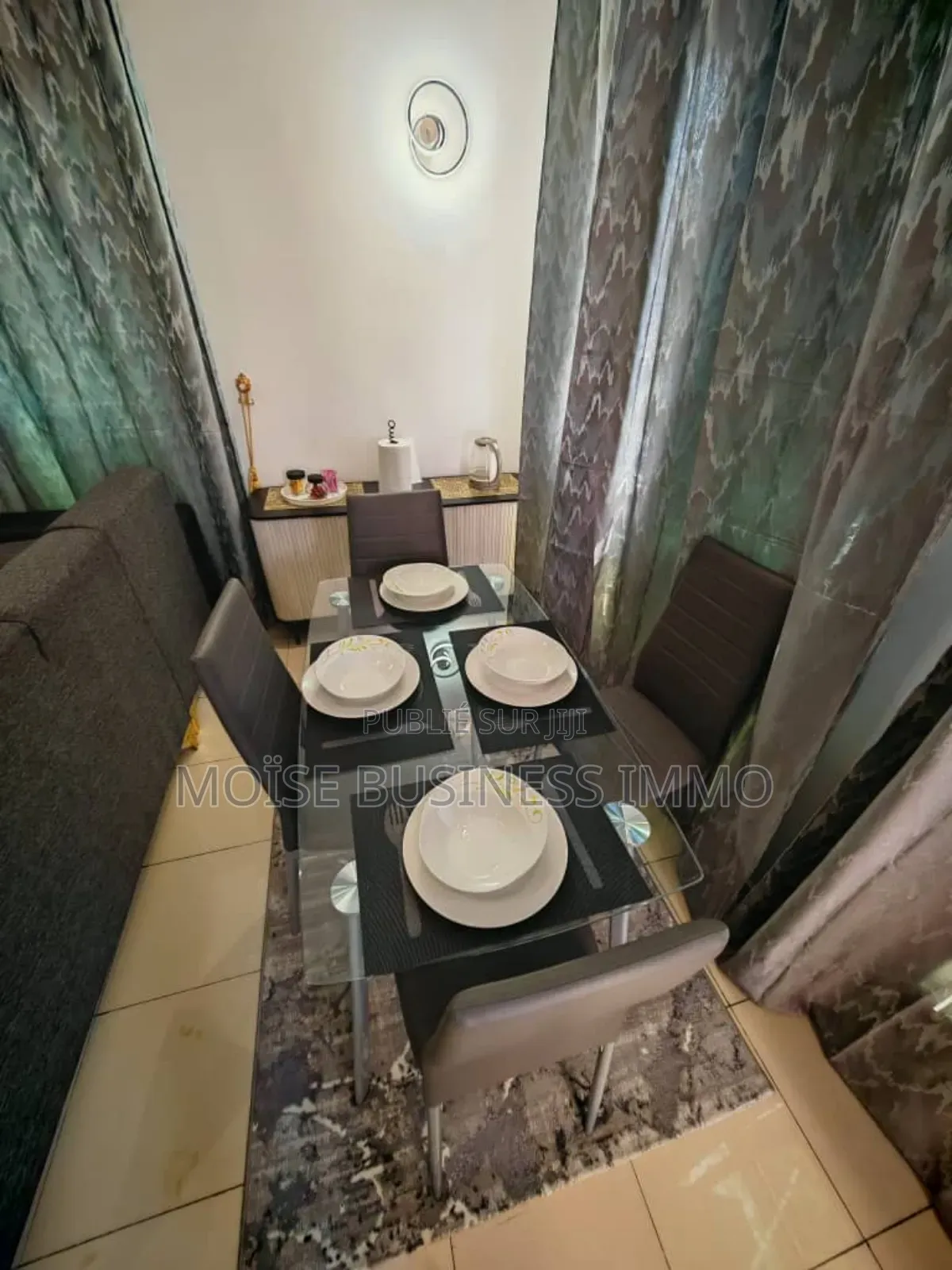 Furnished 1chbre Appartement dans Moïse Business &, Lumumba à Louer