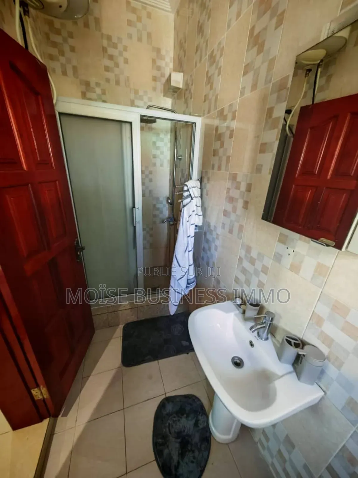 Furnished 1chbre Appartement dans Moïse Business &, Lumumba à Louer