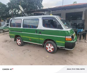Toyota HiAce 2000 Vert