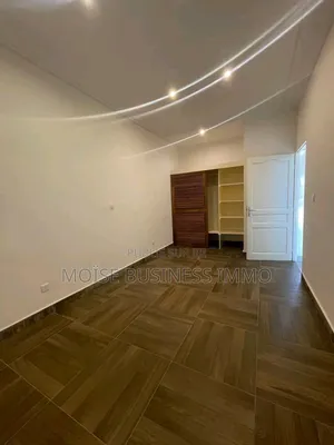 1chbre Appartement dans Moïse Business &, Lumumba à Louer