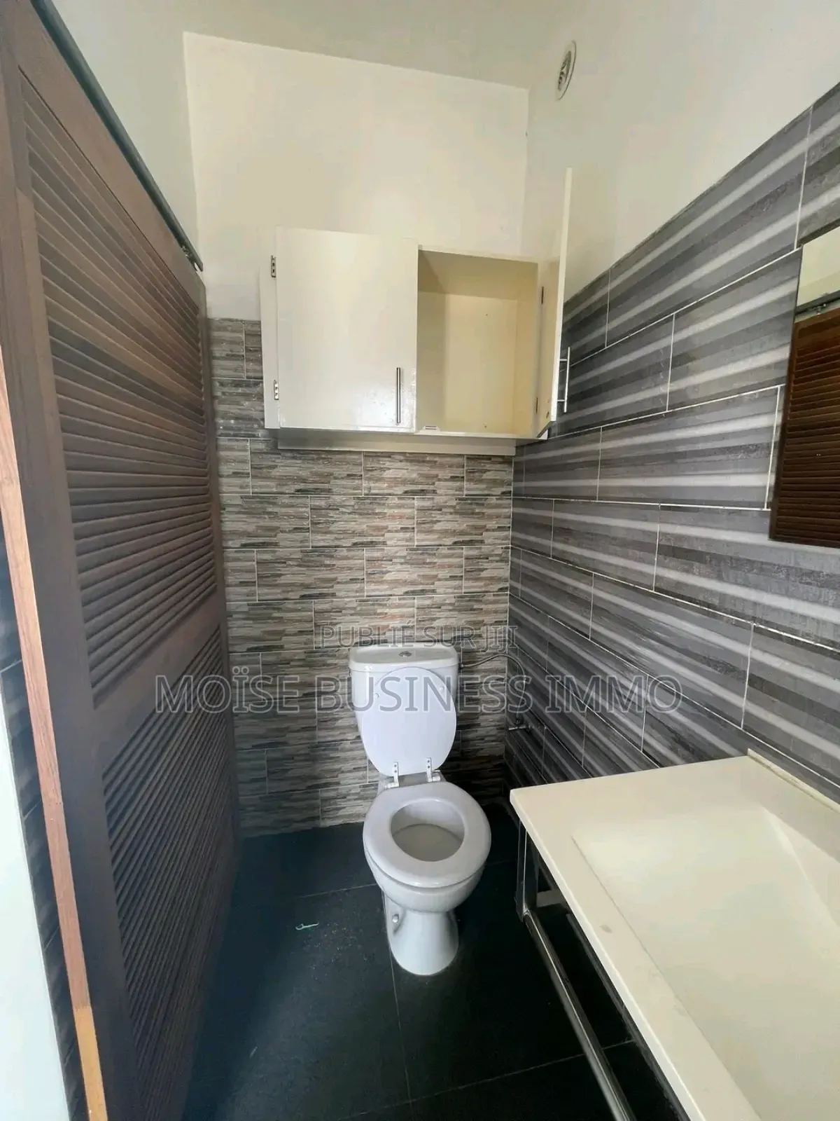 1chbre Appartement dans Moïse Business &, Lumumba à Louer