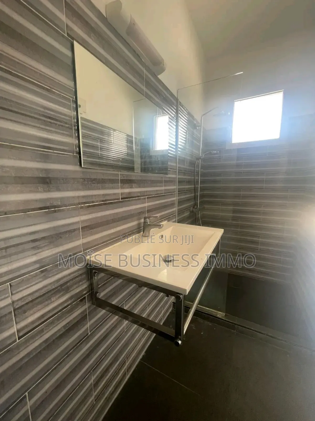 1chbre Appartement dans Moïse Business &, Lumumba à Louer