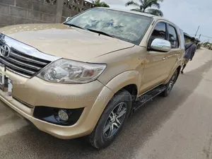 Toyota Fortuner 2019 Jaune