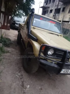Toyota Hilux 2018 Jaune
