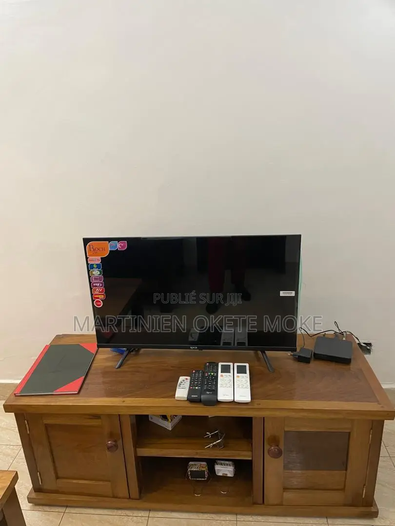 Furnished 1chbre Chambre et salon dans Privé, Bacongo à Louer