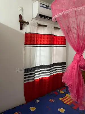 Furnished 1chbre Chambre et salon dans Privé, Bacongo à Louer