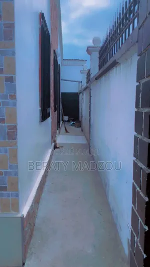 Furnished 8chbre Maison dans Jéhovah Jire ', Lumumba à Vendre