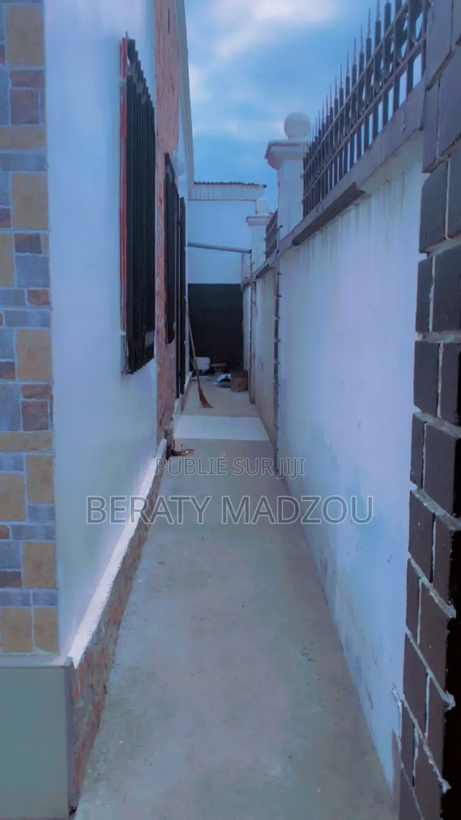 Furnished 8chbre Maison dans Jéhovah Jire ', Lumumba à Vendre