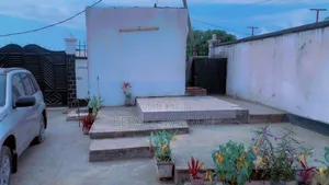 Furnished 8chbre Maison dans Jéhovah Jire ', Lumumba à Vendre