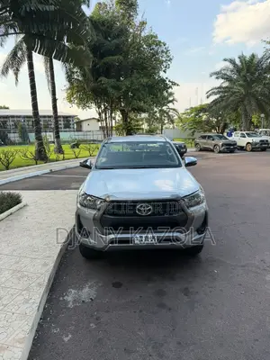 Neuf Toyota Hilux 2025 Gris