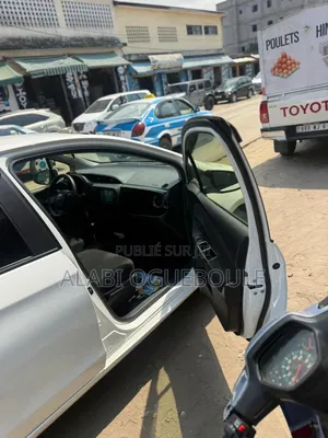 Toyota Vitz 1.3 AWD 5dr 2019 Blanc