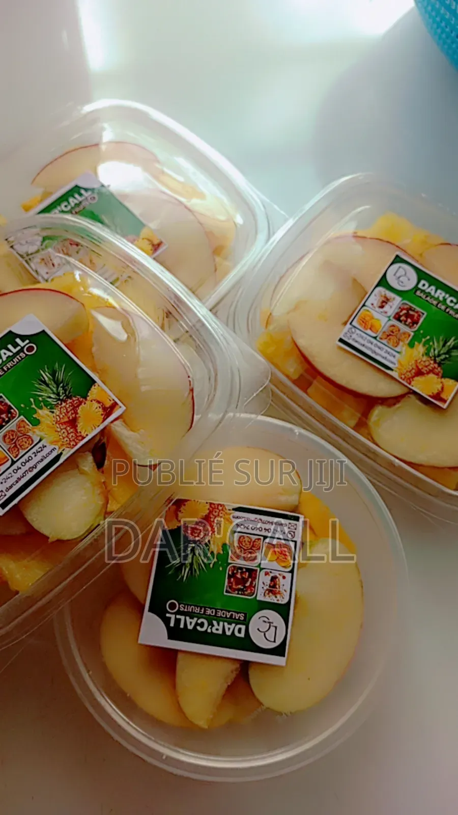 Vente De Salades De Fruits Et De Jus De Gimjumbre