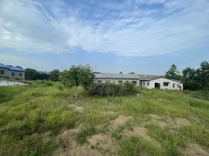 Parcelle Entière Vide À Vendre