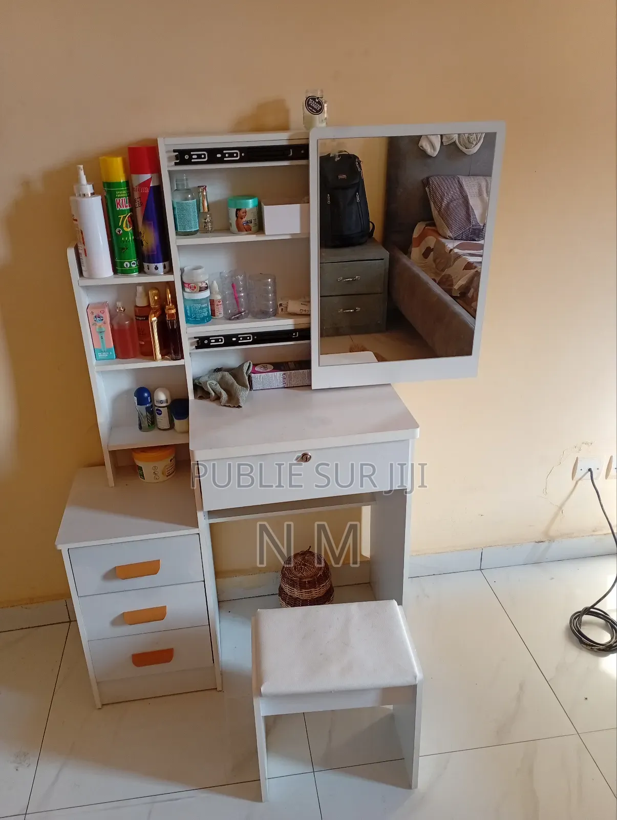 Coiffeuse De Chambre Ou De Salon De Beauté