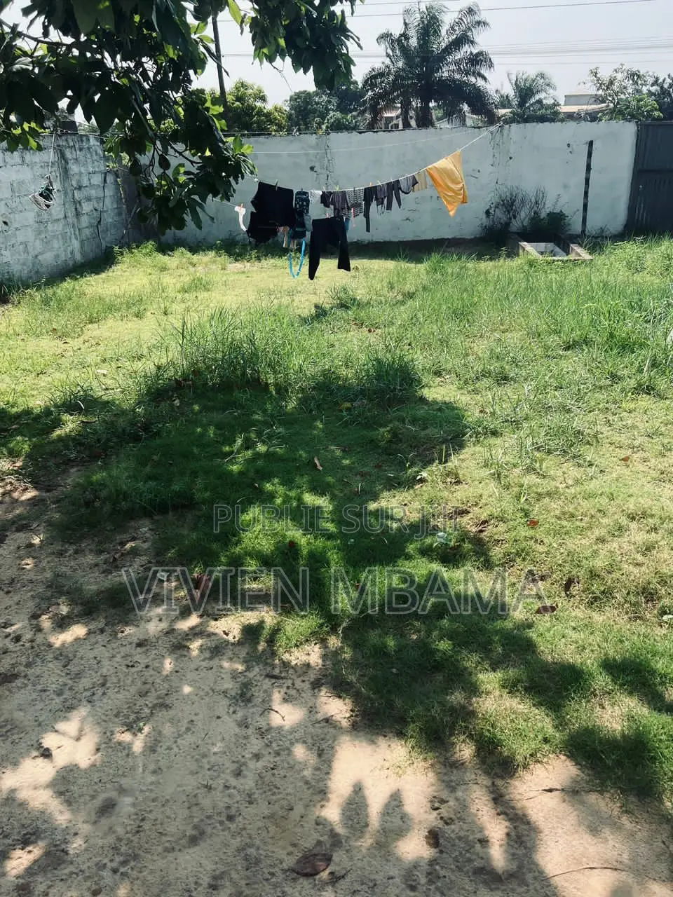 Demi Terrain a La Rafinnerie