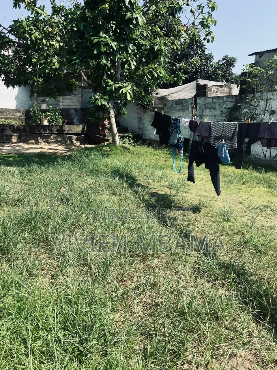 Demi Terrain a La Rafinnerie