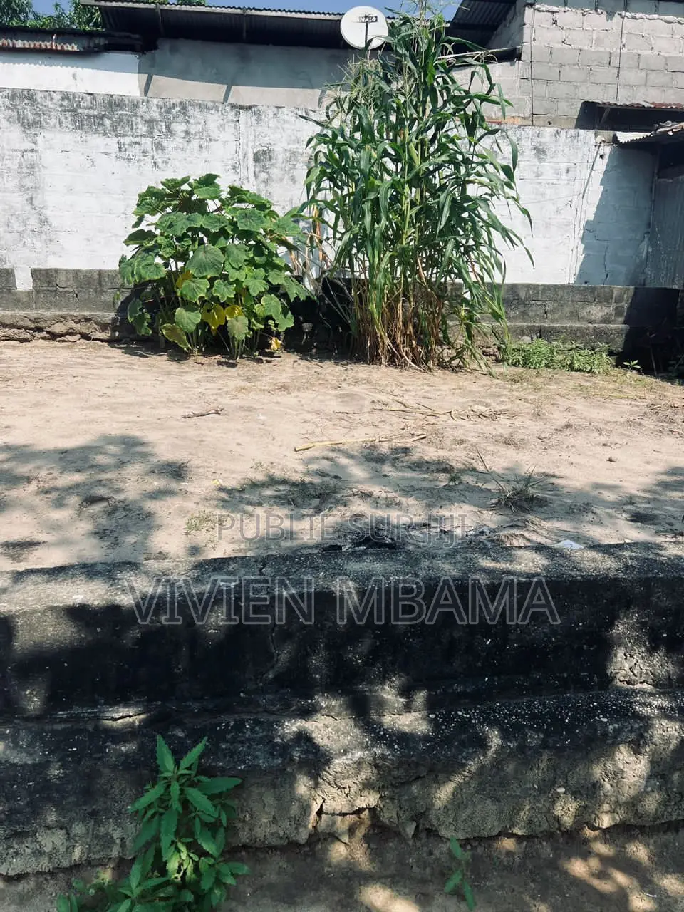 Demi Terrain a La Rafinnerie