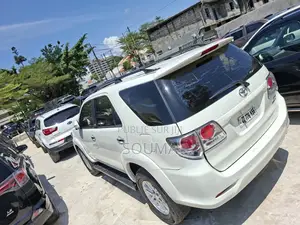 Toyota Fortuner 2012 Blanc