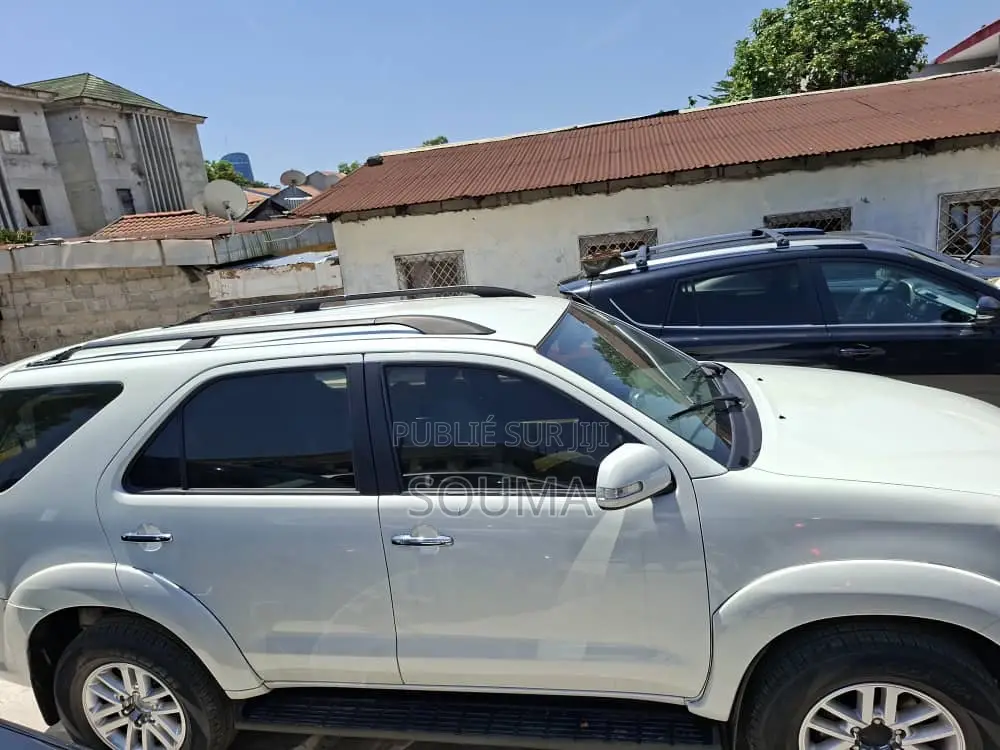 Toyota Fortuner 2012 Blanc