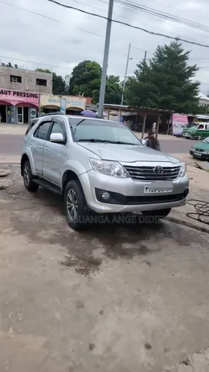 Toyota Fortuner 2015 Blanc cassé