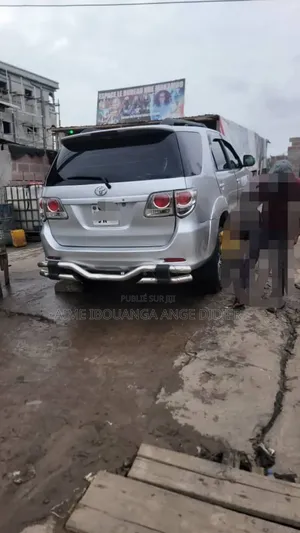 Toyota Fortuner 2015 Blanc cassé