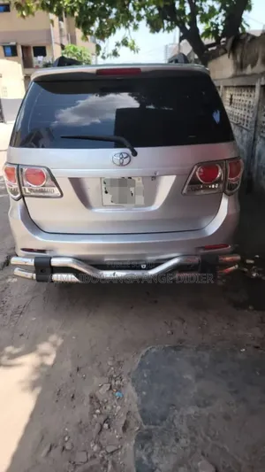 Toyota Fortuner 2015 Blanc cassé