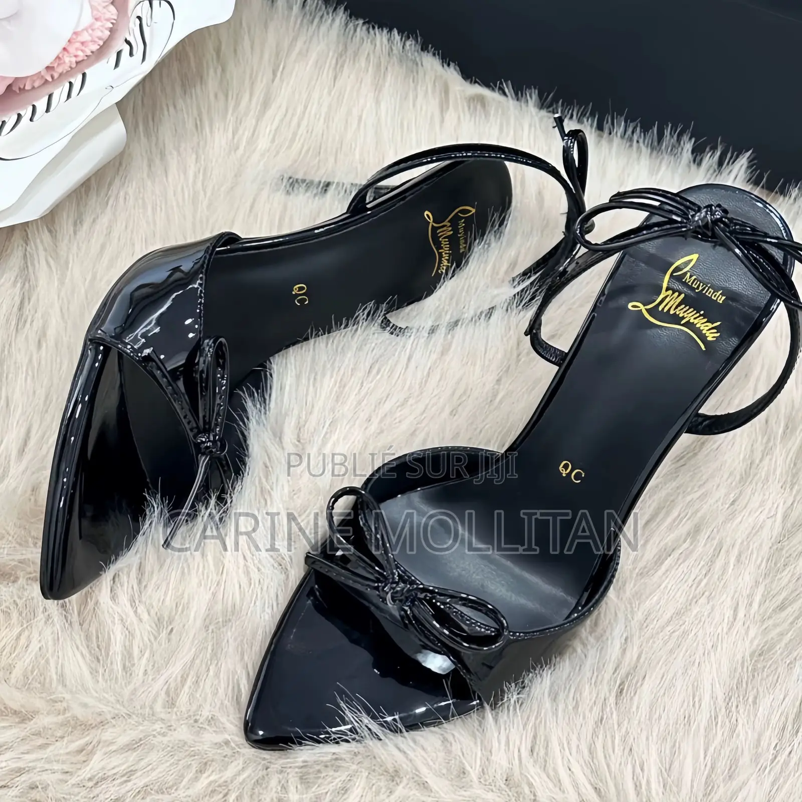 Les Chaussures, Les Foulards, Les Habits