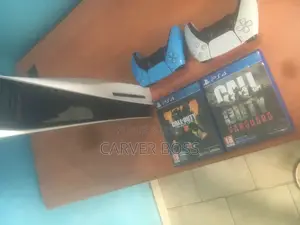 Ps5 À Vendre Avec 3 Cd Et Le Cd Fc25 Ps5 Inclus